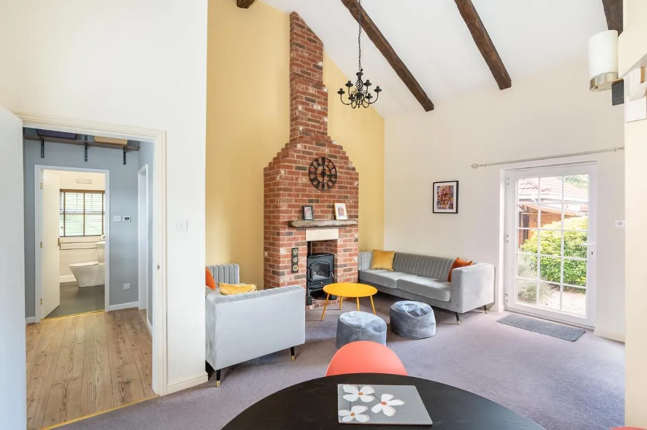 Pass The Keys Charming Cottage Near Clifton Moor York 0*,  Wielka Brytania