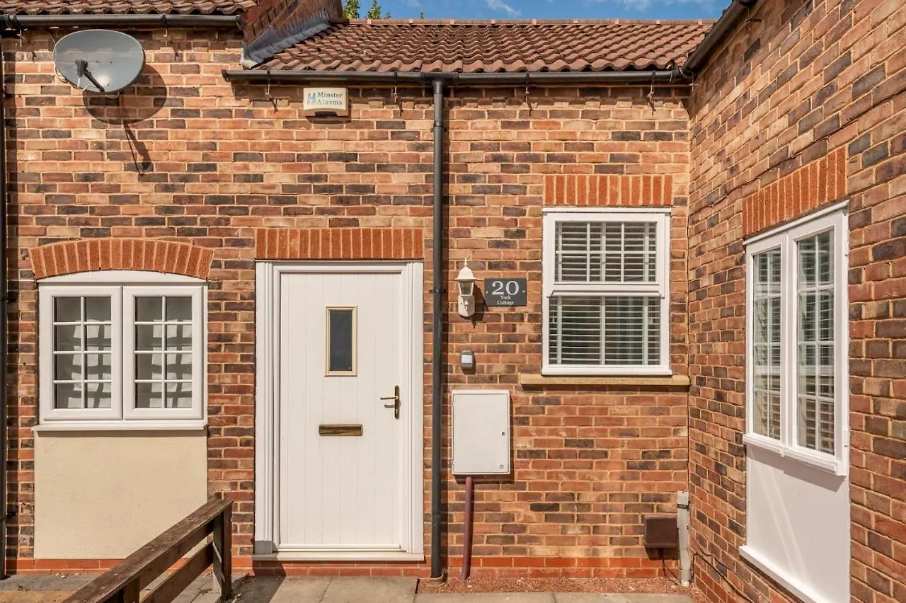 Pass The Keys Charming Cottage Near Clifton Moor York